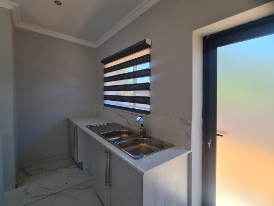 To Let 4 Bedroom Property for Rent in Melodie North West